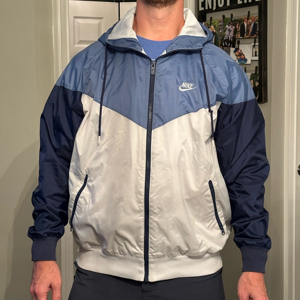 Nike Men's Two-Tone Windbreaker Jacket Like New Condition 💙🤍🩶 - Picture 3 of 7